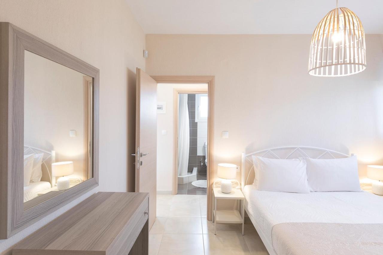 Palm Tree Apartments #Feelslikehome Ormos Panagias Exterior foto